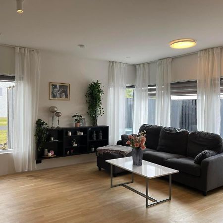 Spacious 3Br Condo Near Blue Lagoon 15M Airport 9M Njarthvik Kültér fotó