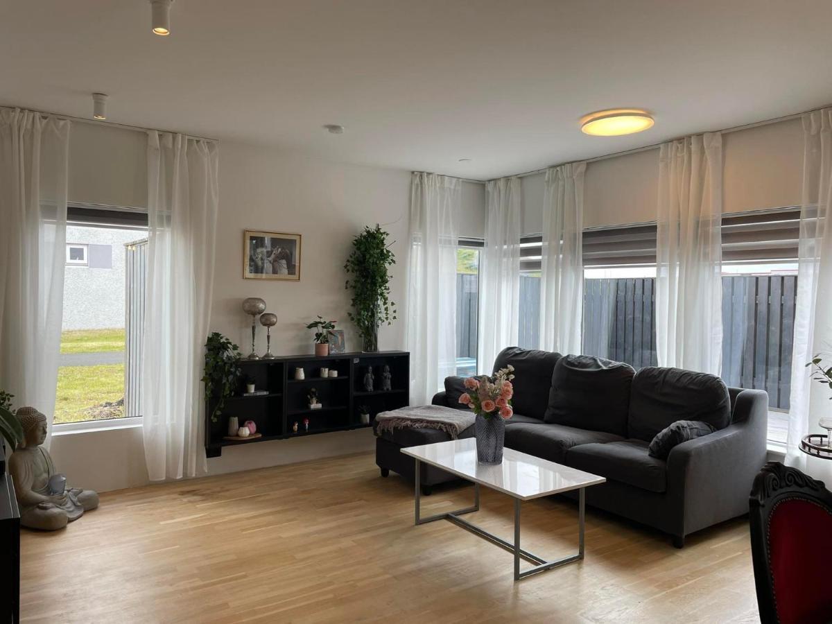 Spacious 3Br Condo Near Blue Lagoon 15M Airport 9M Njarthvik Kültér fotó